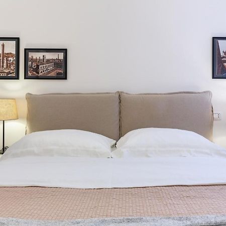 Bologna Piazza Del Nettuno Apartment Exteriör bild